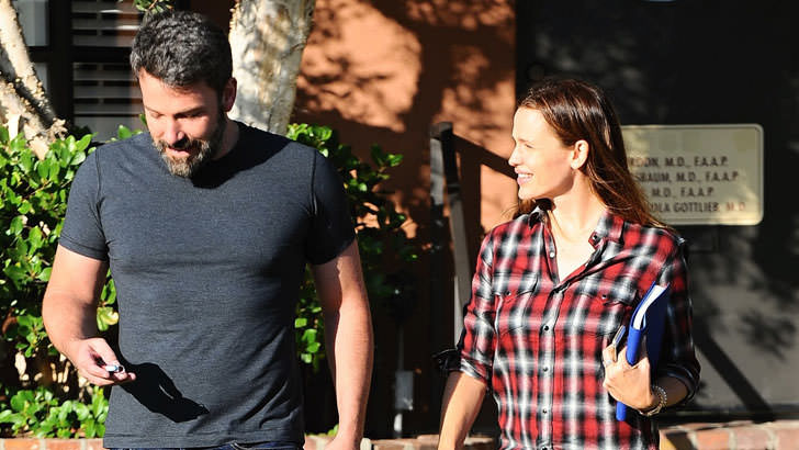 Jennifer-Garner-Living-With-Ben-Affleck-cover